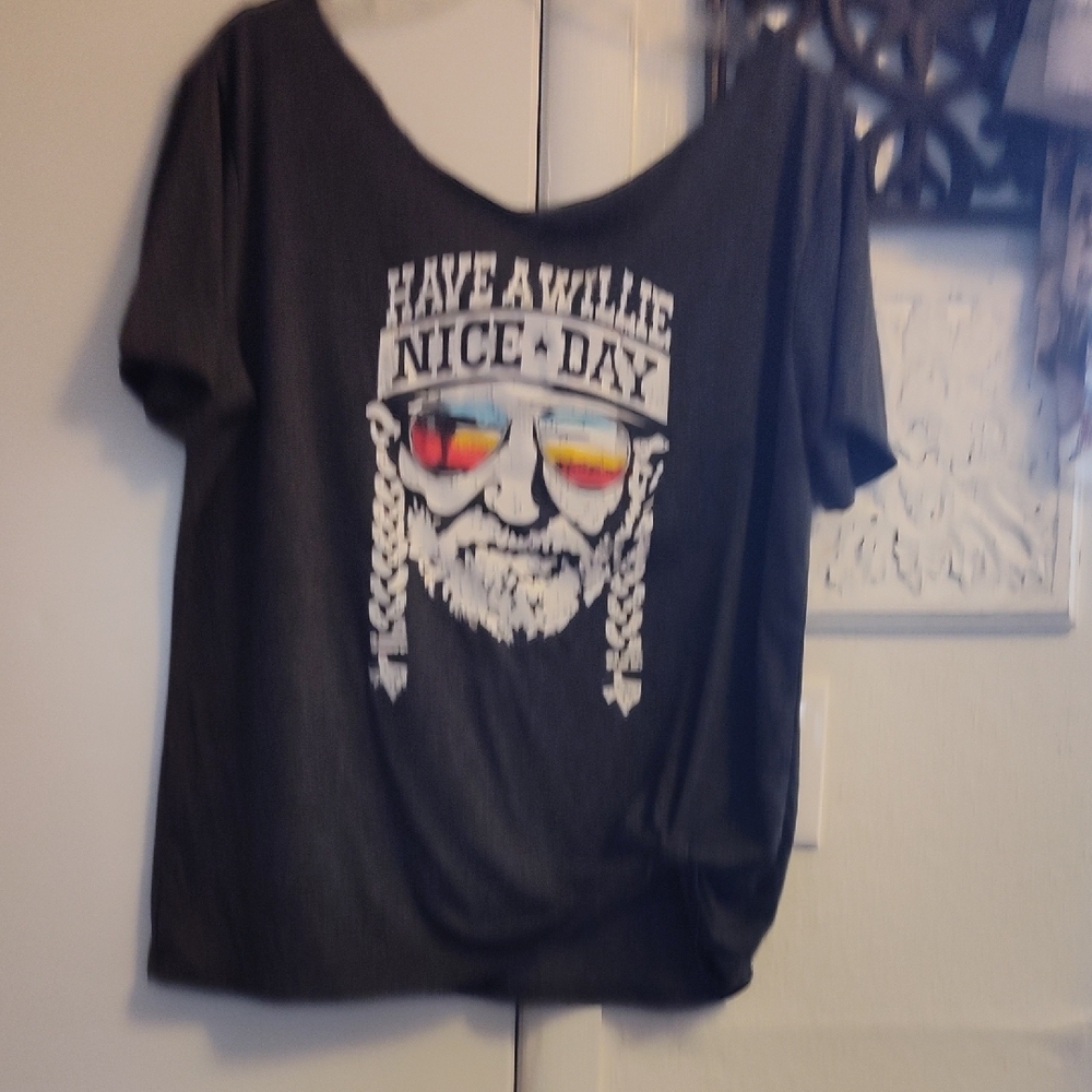 11BT- Willie Nelson Gray Graphic T-Shirt with Fun Print